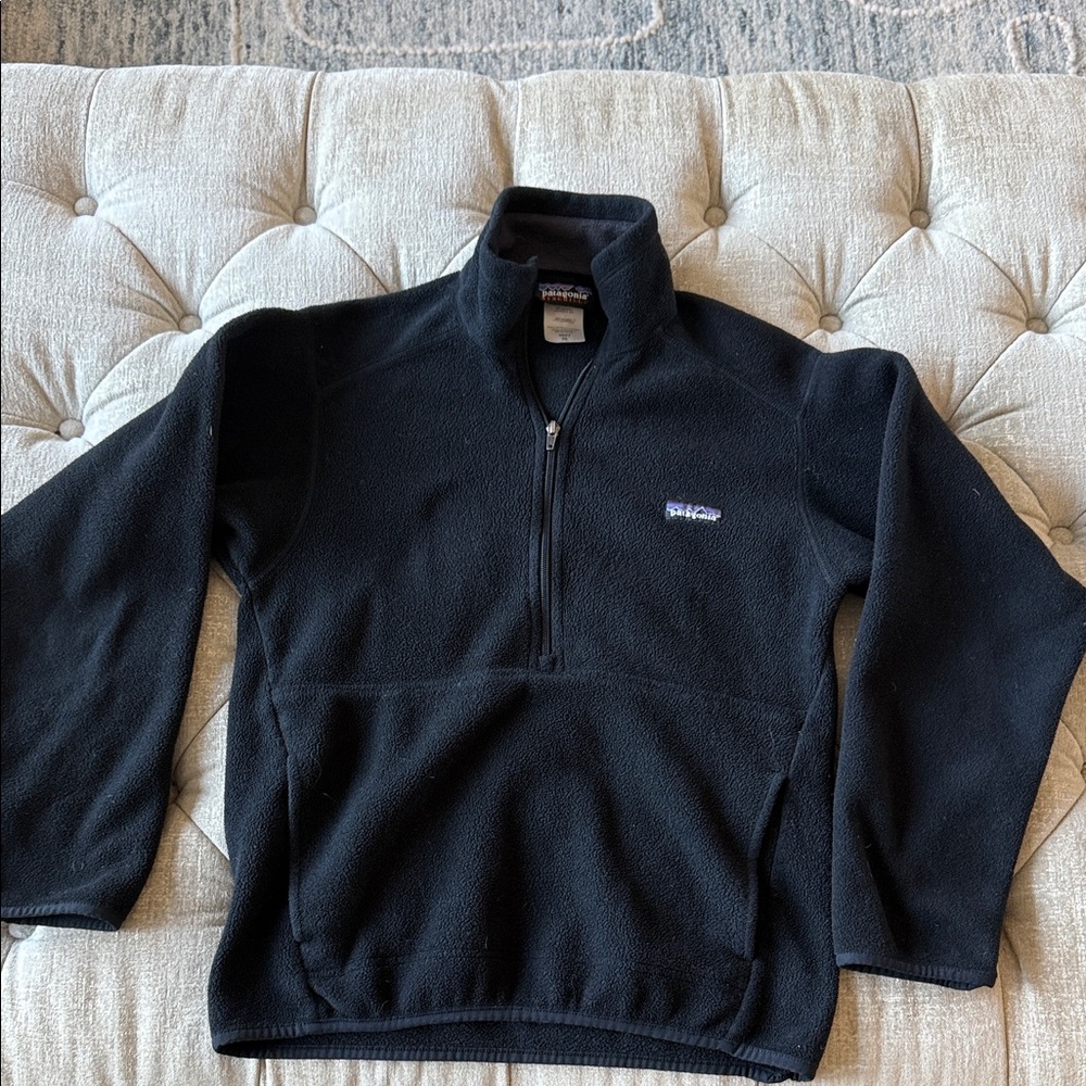 Patagonia Men’s XS Black Zip-Up Sweater‎